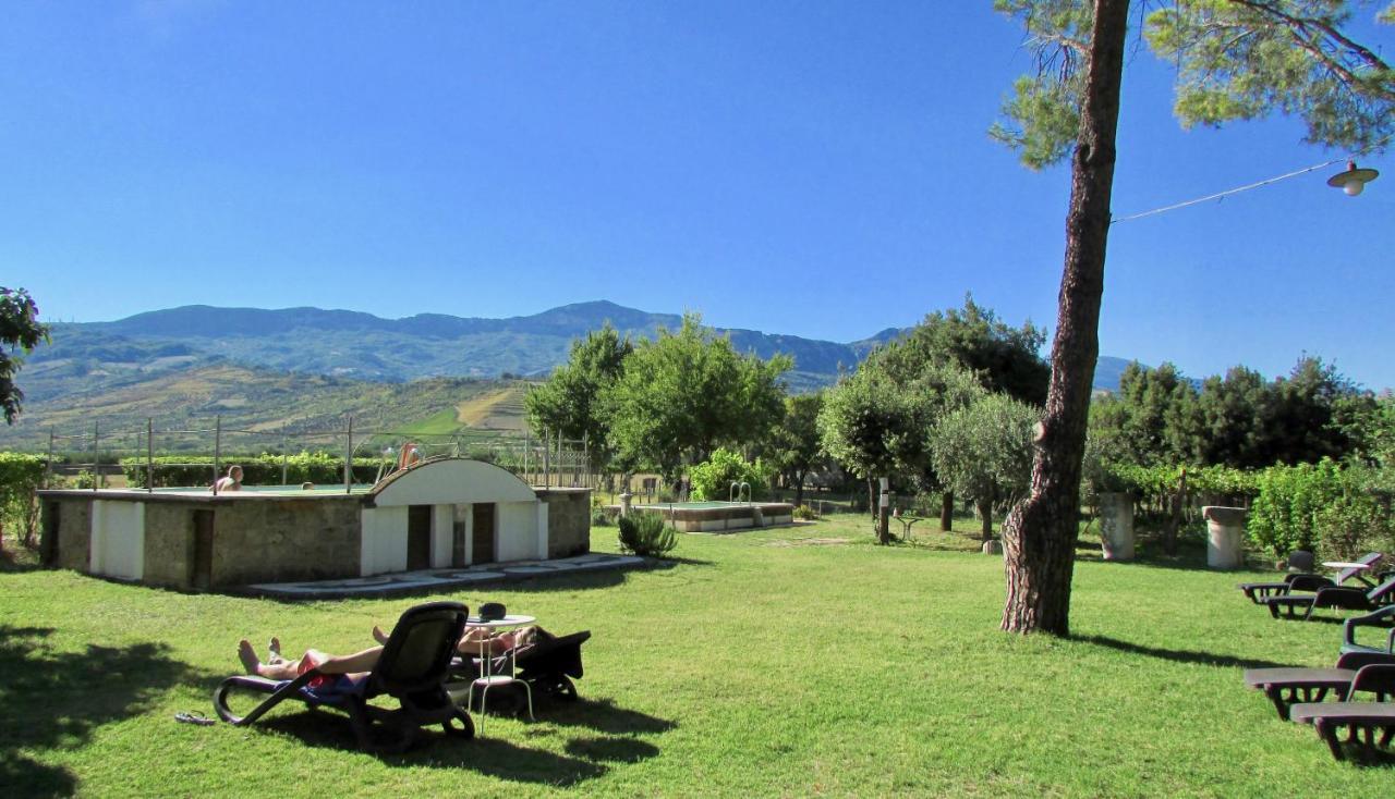 Agriturismo "Borgo Madonna Degli Angeli" - Charming Cottages In The Gardens ! Tocco da Casauria Exterior foto